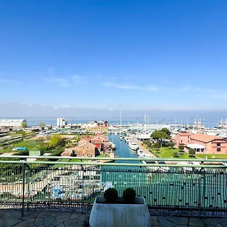 Luxury Majestic Penthouse Apartment *